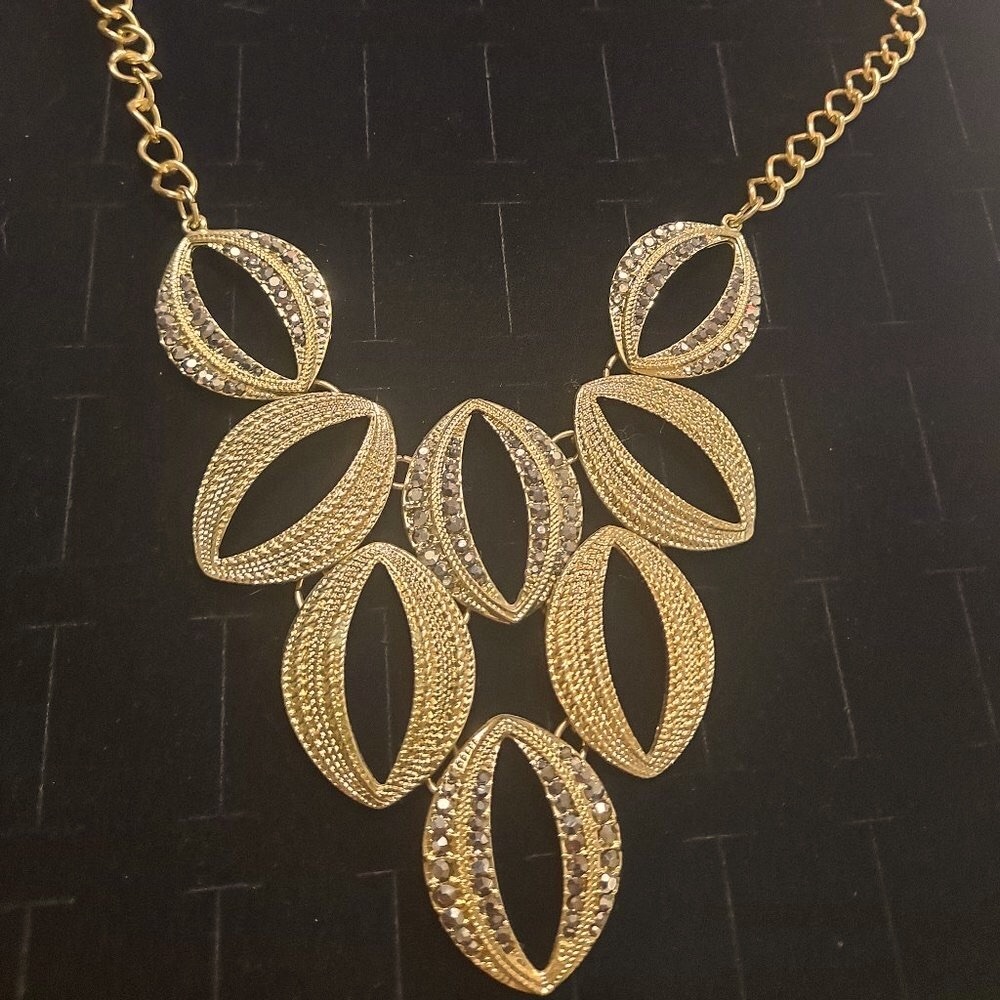 Marquis shaped necklace w/ charcoal colored stones